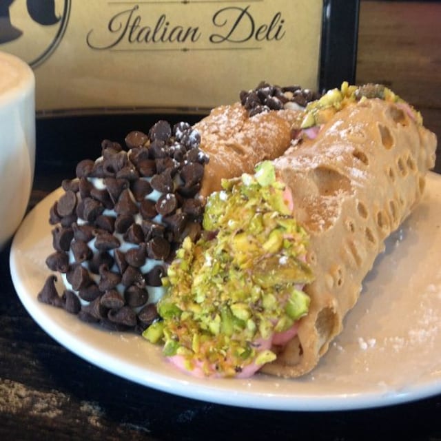 Cannoli.